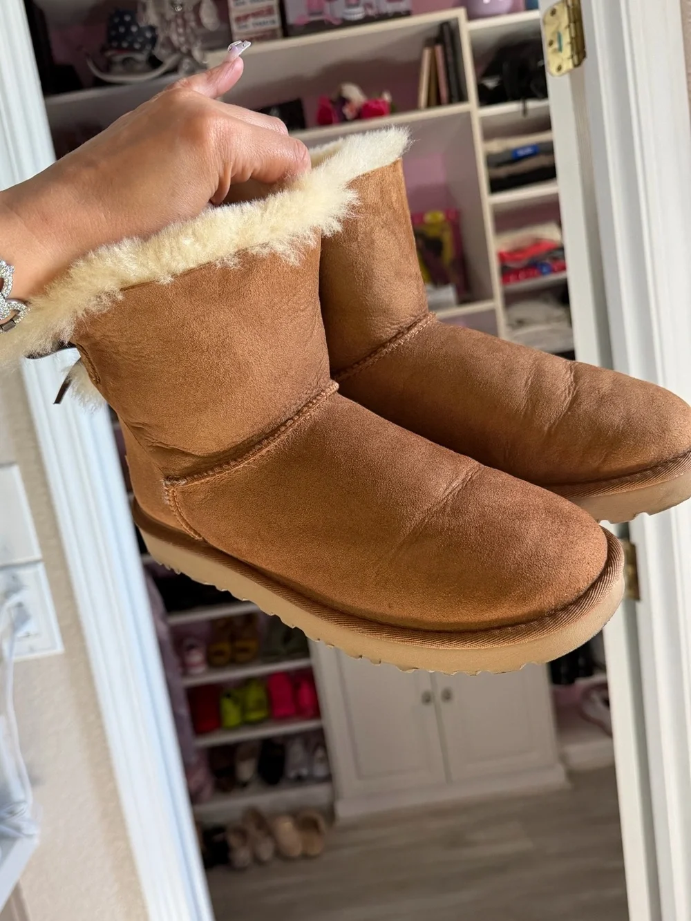 UGG Women's Short Shearling Boots - Chestnut Brown